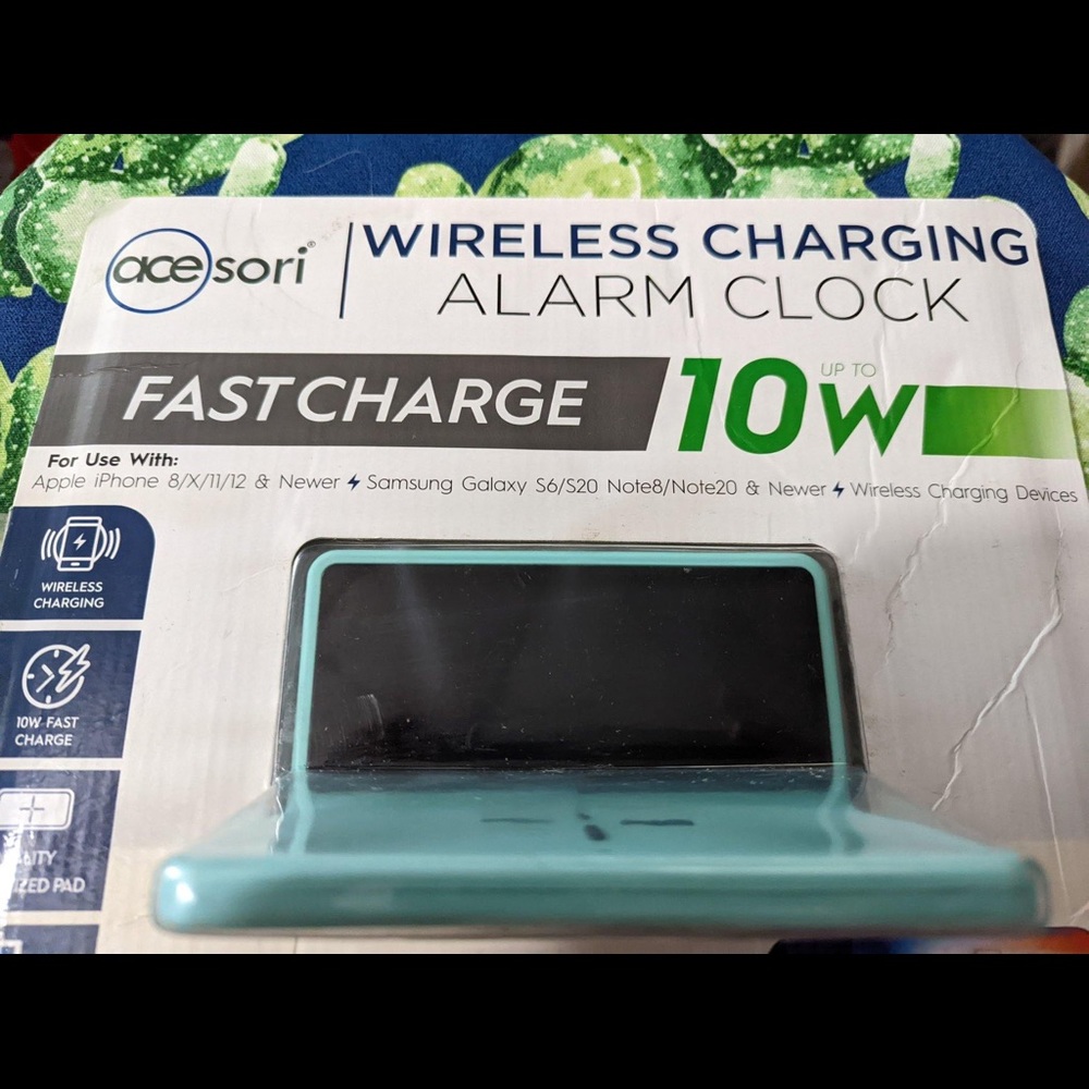 Acesori Wireless Charging Alarm Clock
